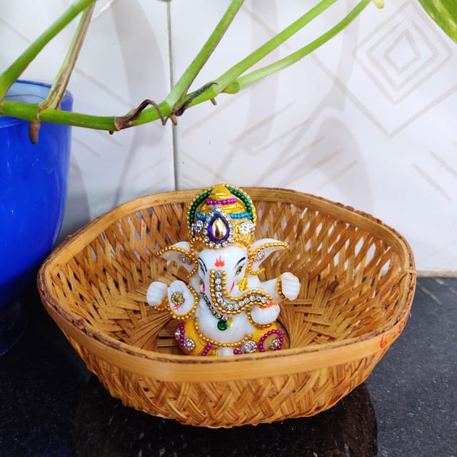 Breeze Handicrafts Polyresin Ganesha Idols for Car Dashboard Small Statue Showpiece Ganesh with Kundan Stone Work with Golden Mukut