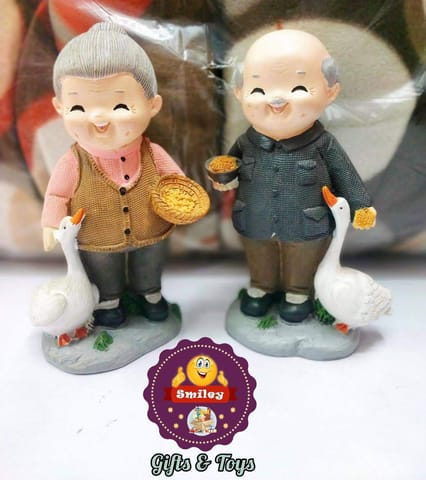 Old Age couple Showpiece Ceramic Statue